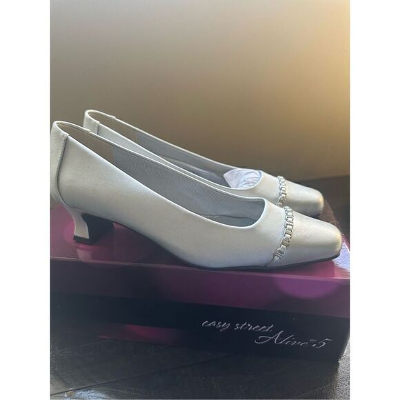 BNIB size 7.5 Easy Street Orbit pumps/heels - Picture 7 of 10